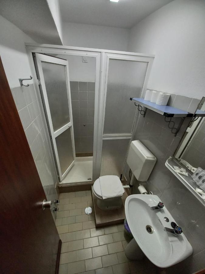 Dbv Guesthouse Lagos Exterior photo